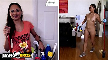 Housekeeper with gorgeous figure seduces married owner